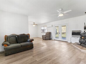 5519 Kincer Rd in Damon, TX - Building Photo - Building Photo