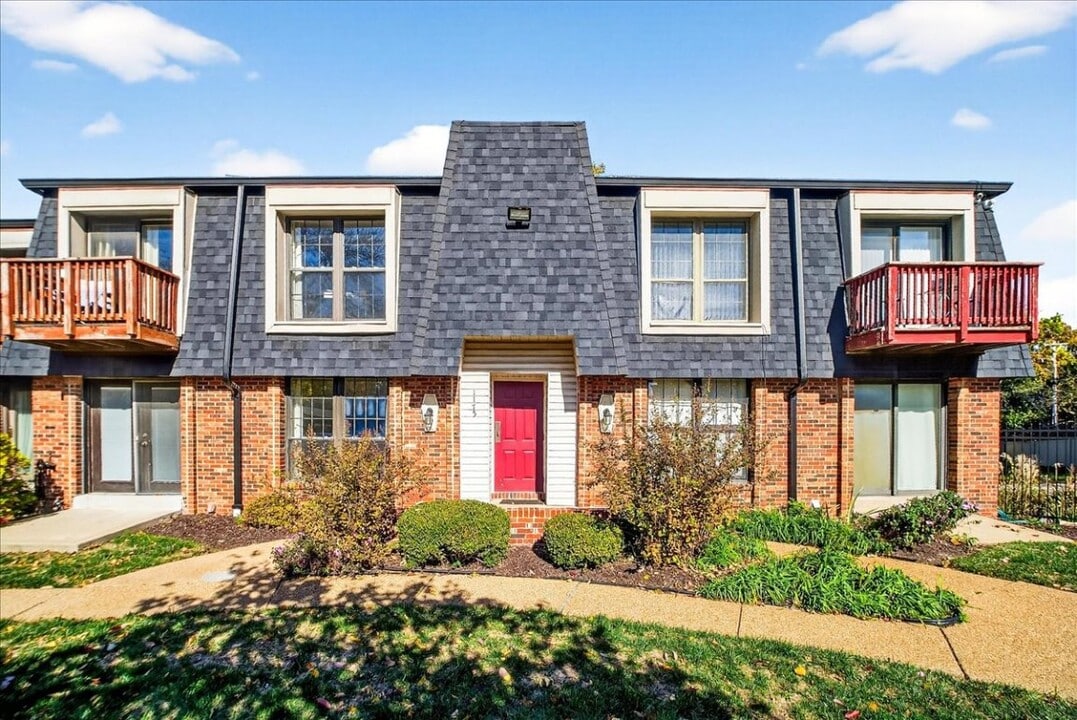 1175 Appleseed Ln in Olivette, MO - Building Photo