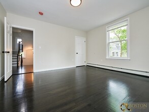 10 Percival St in Boston, MA - Foto de edificio - Building Photo
