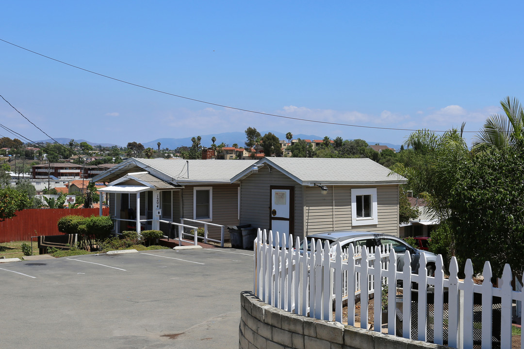 1202-1216 E 7th St in National City, CA - Building Photo