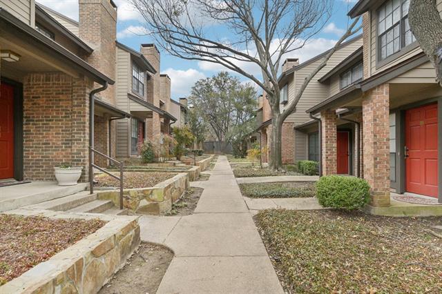 9910 Royal Ln in Dallas, TX - Building Photo - Building Photo