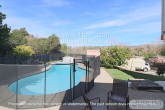 2308 Oak Hill Dr in Escondido, CA - Building Photo - Building Photo