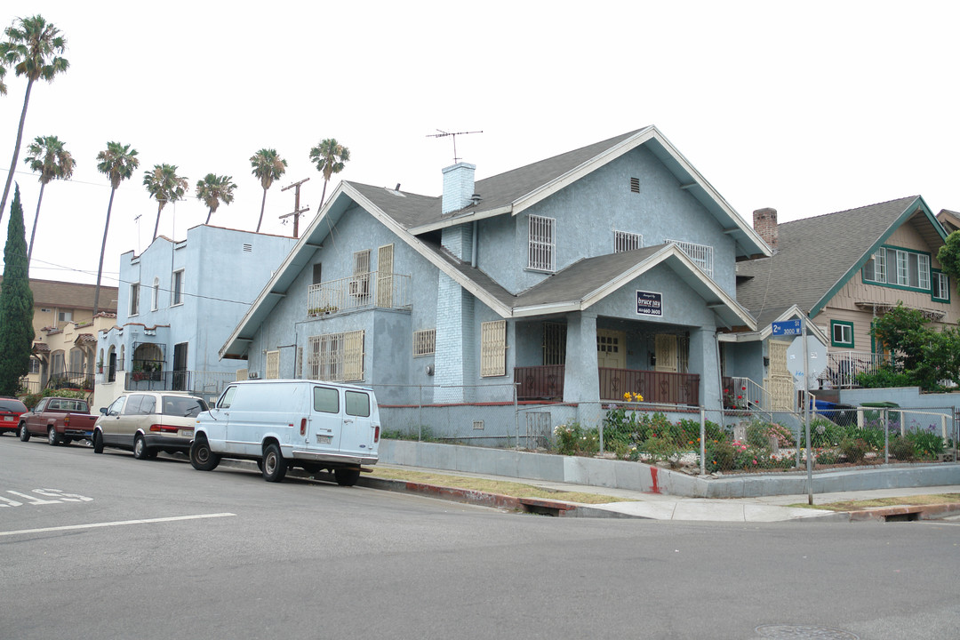 200 S Vendome St in Los Angeles, CA - Building Photo