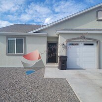 1711-1713 W 8th St in Alamosa, CO - Building Photo