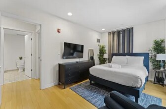 650 Albany St, Unit 3E in Boston, MA - Building Photo - Building Photo