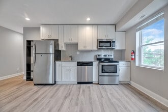 1679 Montello Ave NE, Unit #2 in Washington, DC - Foto de edificio - Building Photo