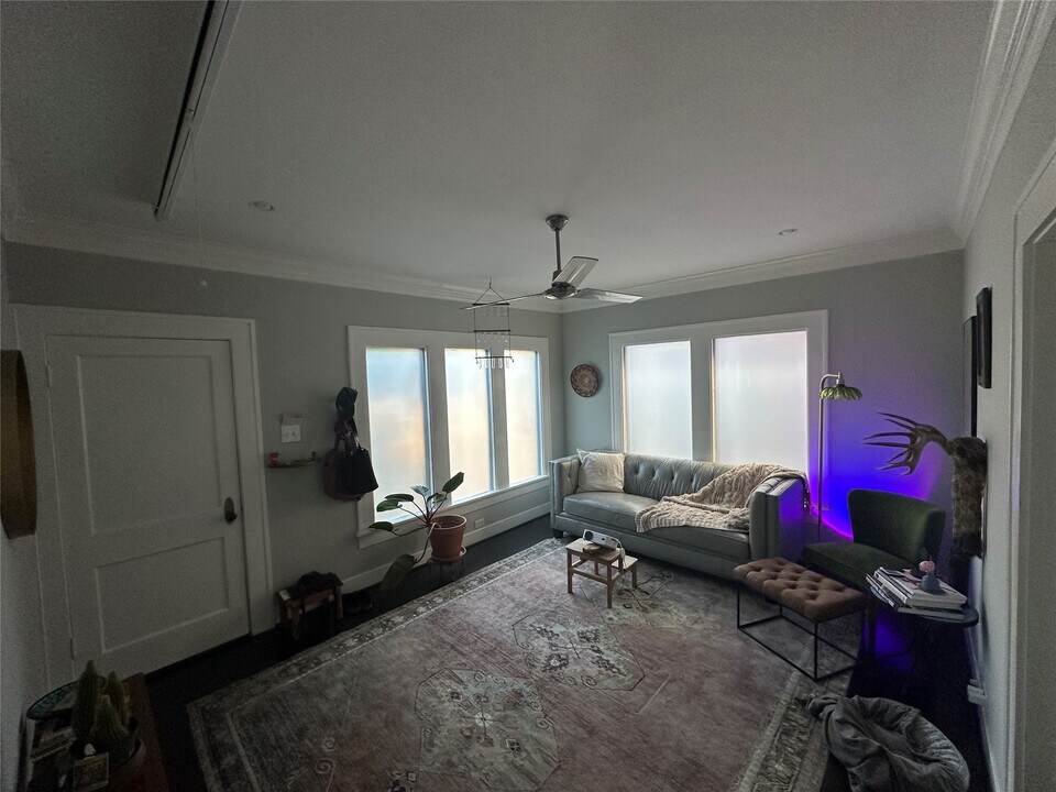 1223 W Gray St in Houston, TX - Building Photo