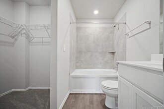 2123 Collins Aly in Converse, TX - Building Photo - Building Photo