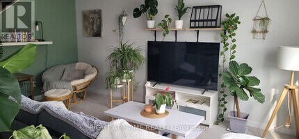 61 Teelin Cir in Ottawa, ON - Building Photo - Building Photo