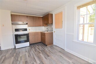 61 Blackman Rd, Unit 1 in Waterbury, CT - Building Photo - Building Photo