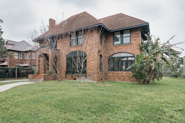 2413 Wichita St in Houston, TX - Building Photo - Building Photo