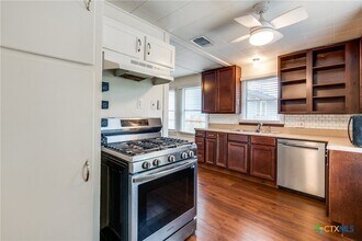 846 Holly St in New Braunfels, TX - Building Photo - Building Photo