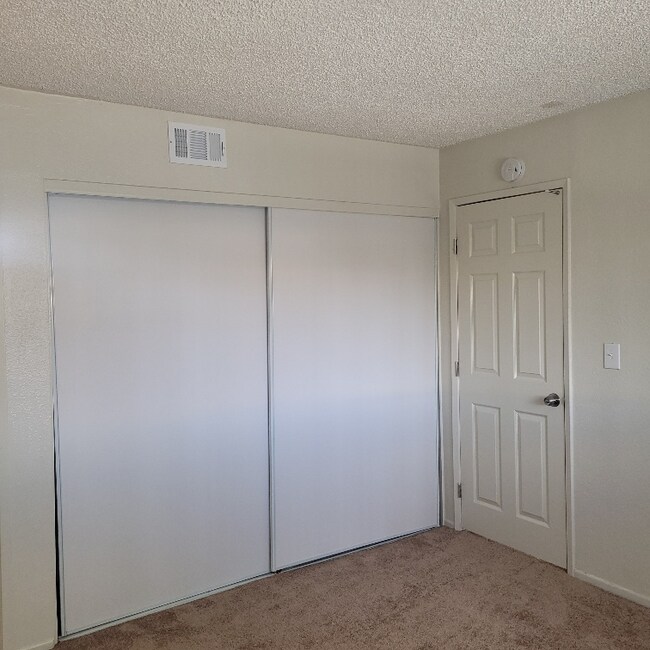 15531 Barranca Way-Unit -8 in Victorville, CA - Building Photo - Building Photo