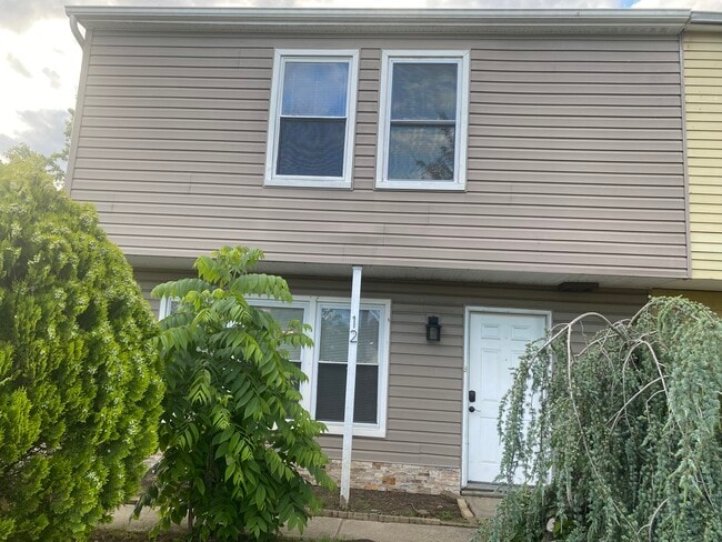 property at 12 Farmhouse Rd