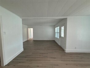 10402 Desdemona Dr in Dallas, TX - Building Photo - Building Photo