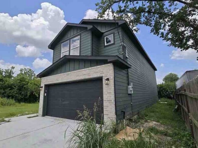 15565 Kurt Dr