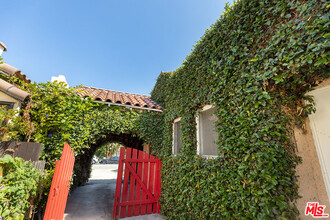 219 S Hamel Dr in Beverly Hills, CA - Building Photo - Building Photo