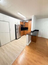 7928 Harding Ave in Miami Beach, FL - Foto de edificio - Building Photo