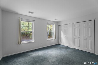 213 Oakland St in Manchester, CT - Building Photo - Building Photo