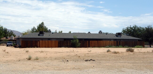 12825 Navajo Way in Apple Valley, CA - Building Photo - Building Photo