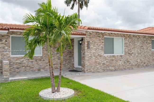 223 SW 81st Ave in Miami, FL - Building Photo - Building Photo