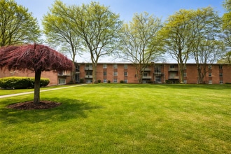 22081 River Oaks Dr in Rocky River, OH - Building Photo - Building Photo