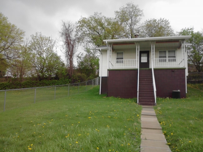 296 Main St in Oliver, PA - Building Photo - Building Photo