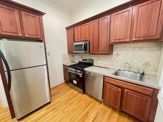 145 Grand St in Jersey City, NJ - Building Photo - Building Photo