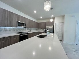 4745 NW 83rd Pky in Doral, FL - Building Photo