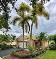 4279 Greenbriar Ln in Weston, FL - Building Photo