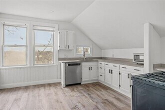 123 Radcliffe Ave in Providence, RI - Foto de edificio - Building Photo