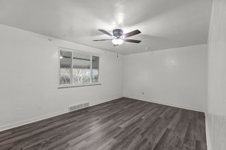 851 Florence Ave in East Mckeesport, PA - Building Photo - Building Photo