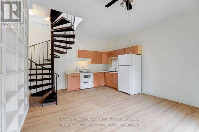 22 Drury Ln in Barrie, ON - Building Photo - Building Photo