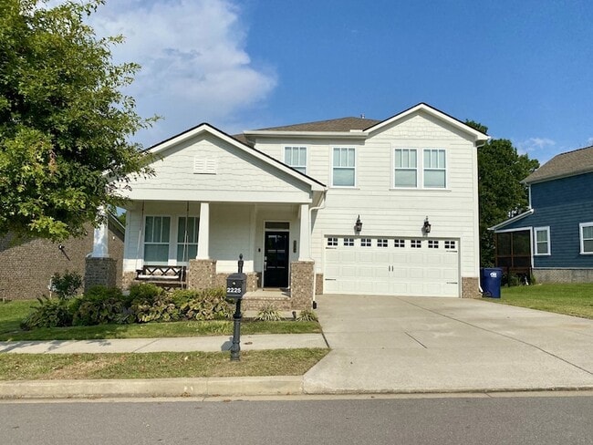 2225 Maytown Cir in Thompson's Station, TN - Building Photo - Building Photo