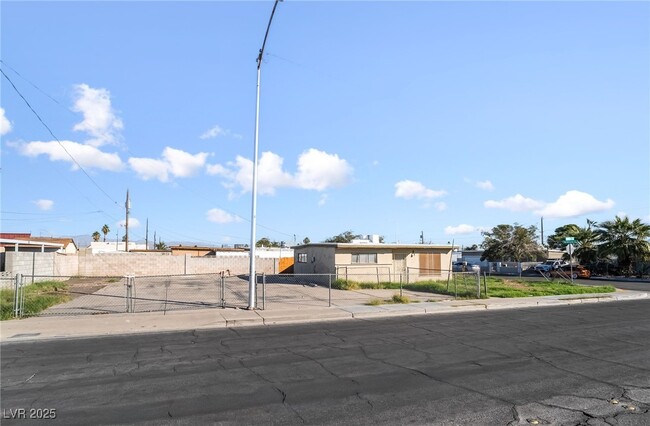 property at 1604 Ardmore St