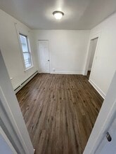 260 Sheridan St, Unit 2nd in Bridgeport, CT - Foto de edificio - Building Photo