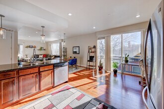 1488 Madison St, Unit 310 in Denver, CO - Foto de edificio - Building Photo