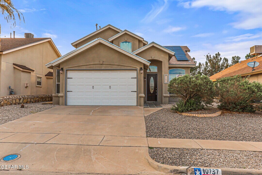10737 Pleasant Sand Dr in El Paso, TX - Building Photo