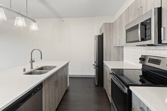 2420 E Capitol Dr in Shorewood, WI - Building Photo - Building Photo