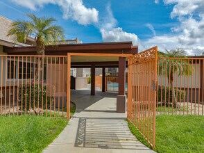 Casa Victoria in Bakersfield, CA - Building Photo - Building Photo