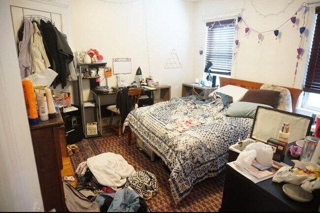 98 Westbourne Ter, Unit 1 in Brookline, MA - Foto de edificio - Building Photo