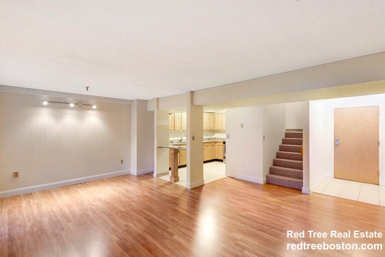 1079 Commonwealth Ave in Boston, MA - Building Photo