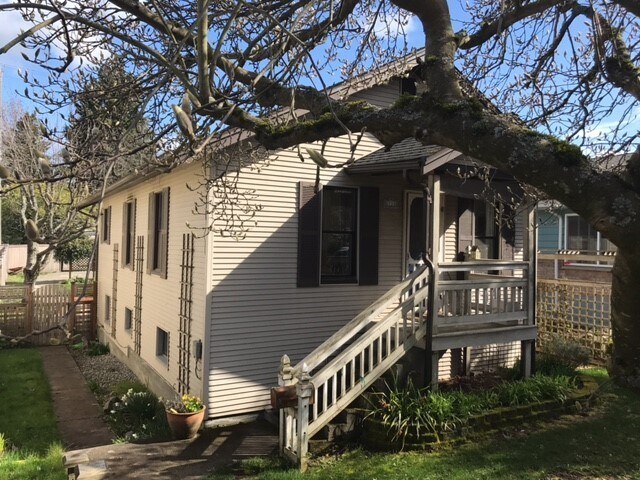8114 18th Ave SW in Seattle, WA - Building Photo