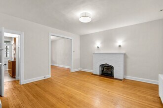2432 Tunlaw Rd NW in Washington, DC - Building Photo - Building Photo