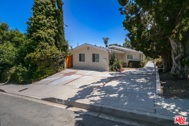 5634 Mason Ave in Los Angeles, CA - Building Photo - Building Photo