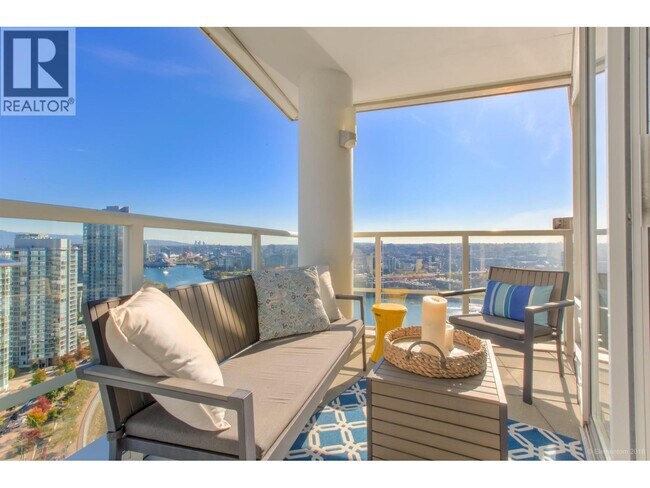 1201 Marinaside Crescent in Vancouver, BC - Building Photo - Building Photo