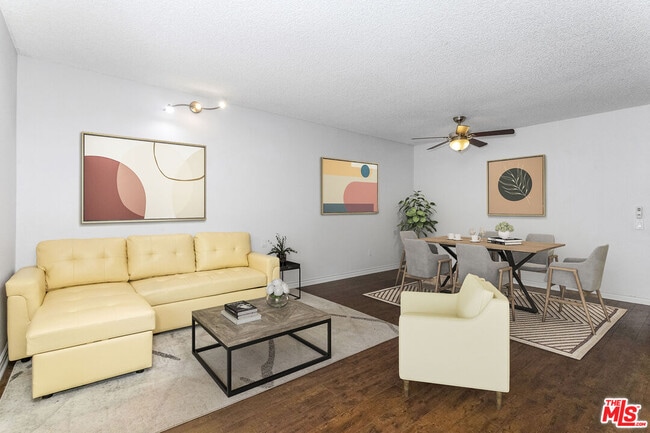 18350 Hatteras St, Unit 138 in Tarzana, CA - Building Photo - Building Photo