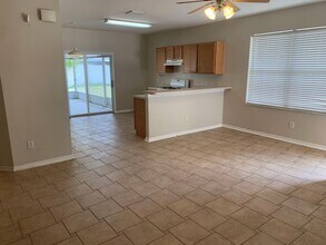 7846 Bristol Park Dr in Apollo Beach, FL - Building Photo - Building Photo