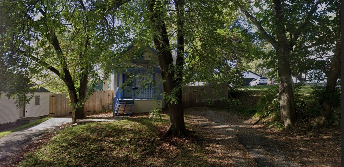 2405 Lafayette Ave in Kansas City, KS - Building Photo