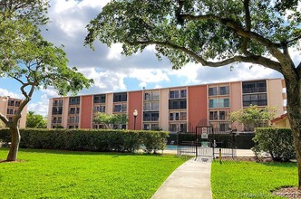 8560 Sherman Cir N-Unit -403 in Miramar, FL - Building Photo - Building Photo